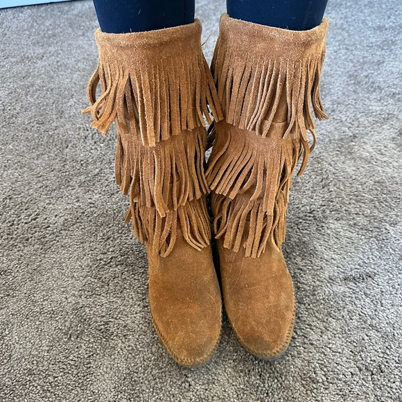 Minnetonka Brown Calf Hi 3-Layer Fringe Boots - Size 7 - Picture 3 of 3